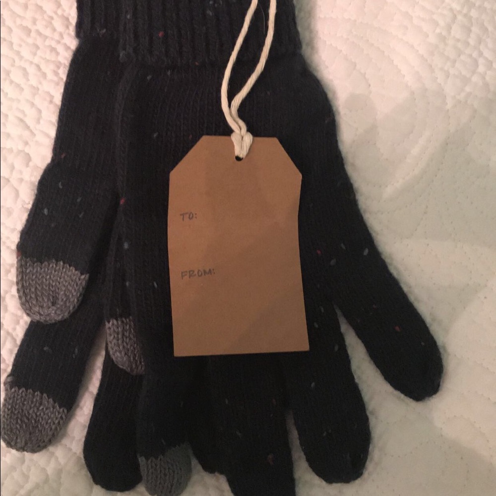 BRAND NEW HOLLISTER GLOVES 🧤
